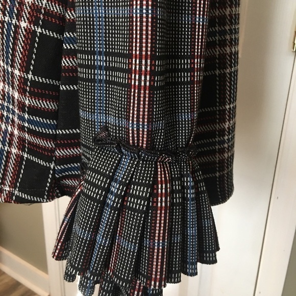 Hannah XL long sleeve pull over tunic top.”Contrasting plaid. Pleated cuffs. - Picture 5 of 8